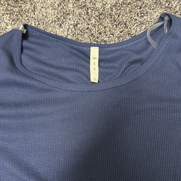 Never worn T-shirt - Picture 2 of 2